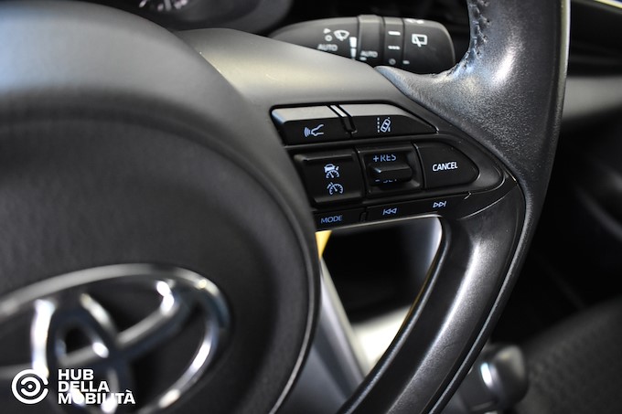 TOYOTA Yaris 1.5 Hybrid 5 porte Active